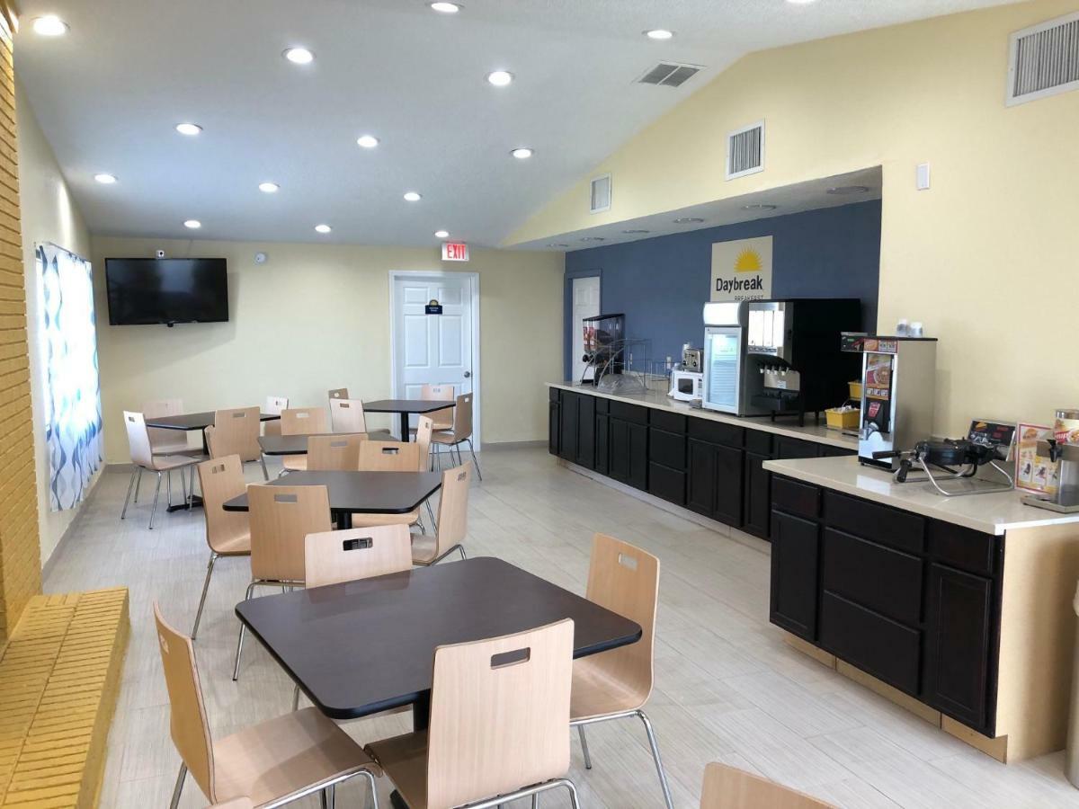 Days Inn By Wyndham King-Winston Salem Area Extérieur photo